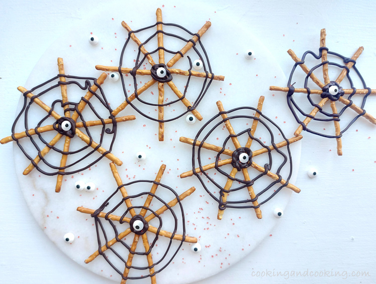 Halloween Pretzel Spider Webs Halloween Pretzel Spider Webs