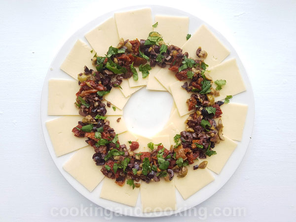 Marinated Olive Cheese Ring