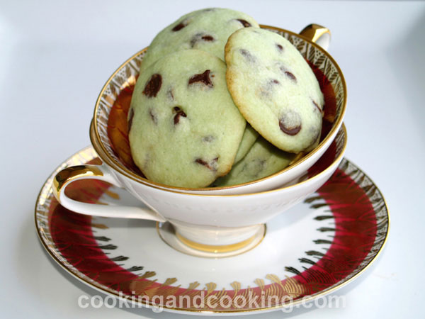 Mint Chocolate Chip Cookies