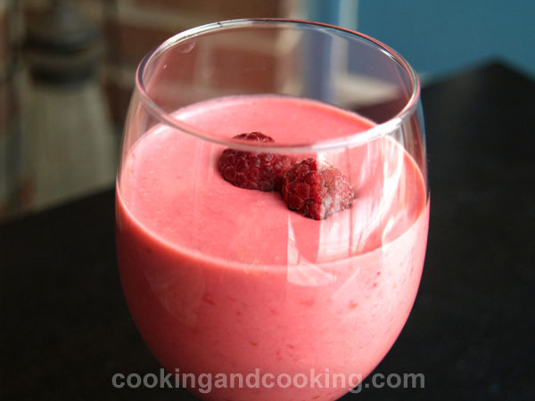 Raspberry Yogurt Smoothie