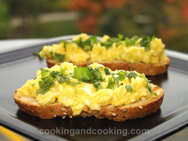 Scrambled Eggs with Herbs and Cheese